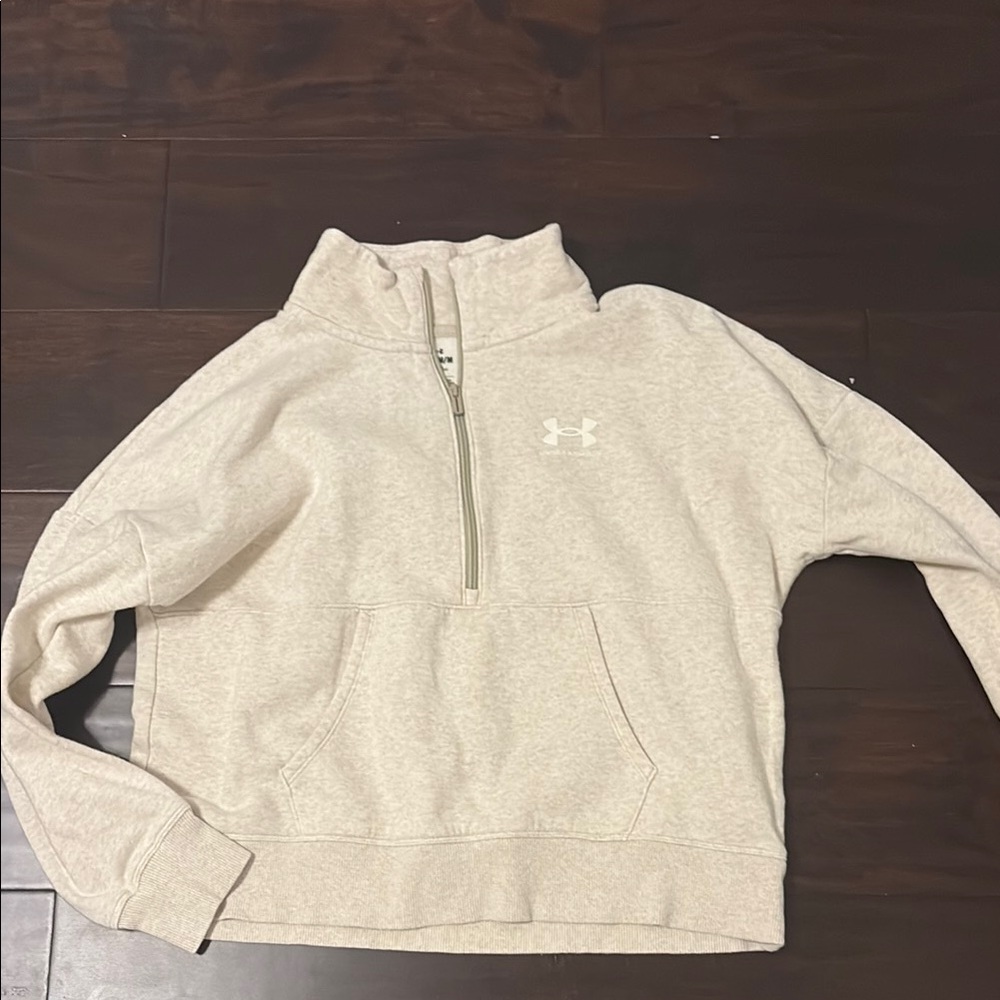 Under Armour Women's Beige Turtleneck Sweater
Conditions like new
barely warn